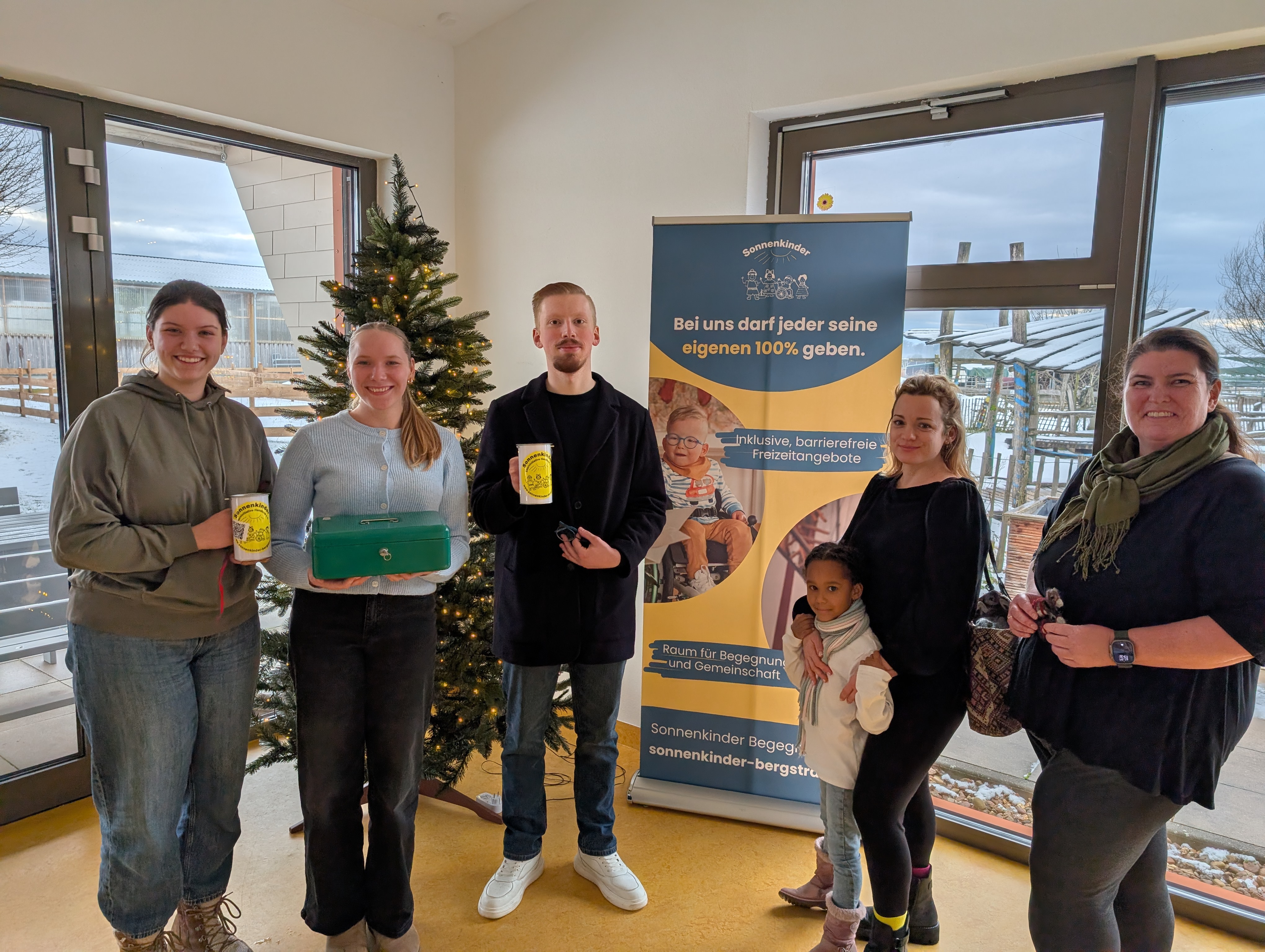 Spendenübergabe an den Sonnenkinderhof